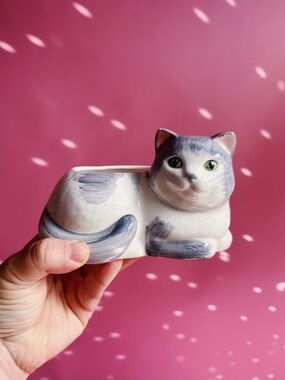 Vintage Ceramic Gray & White Cat Planter - Decorative Cat Pot